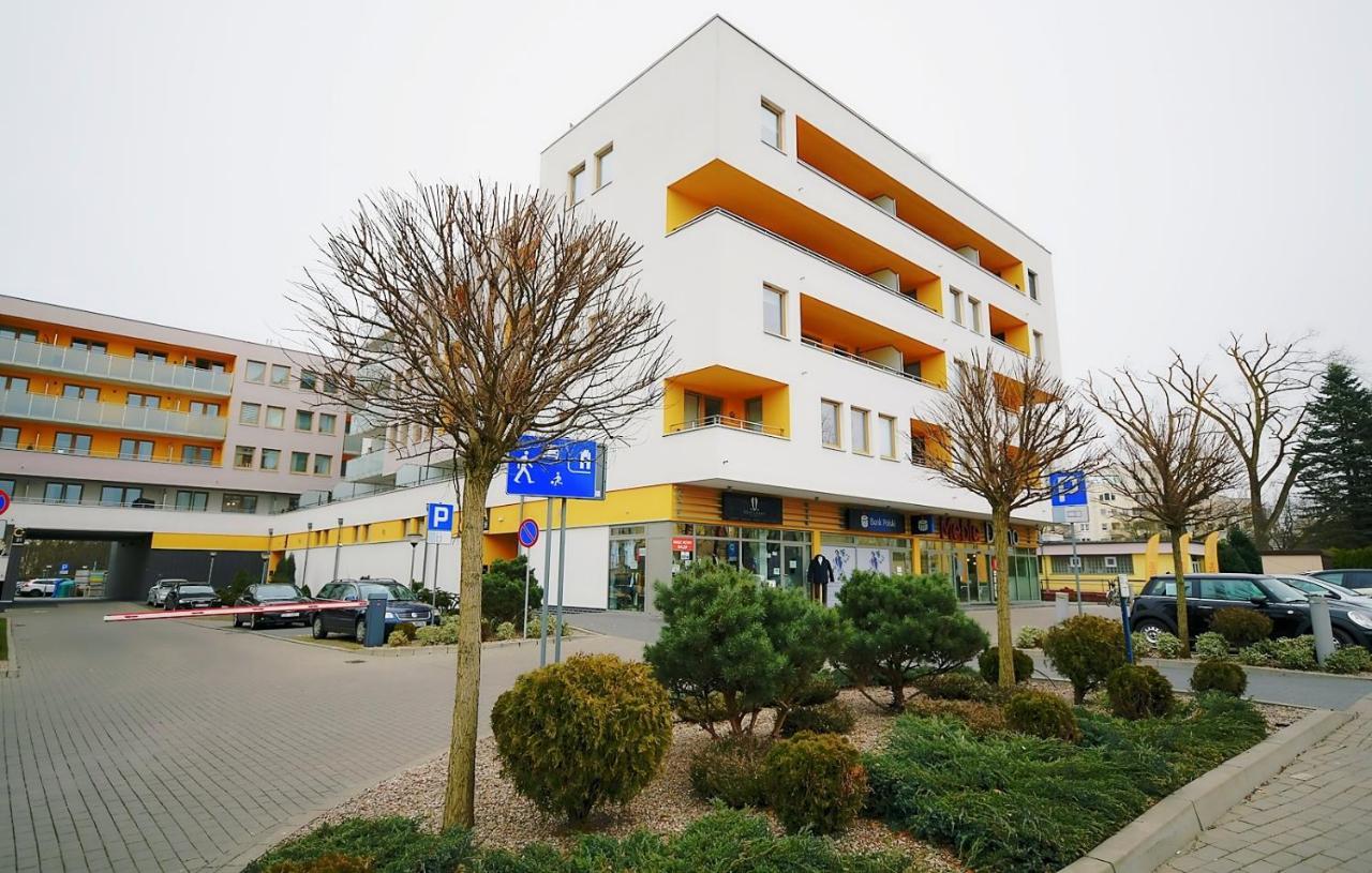 Miodowy Dom Exspanse Apartament 2 Lub 3 Pokoje Z Tarasem I Parkingiem Kolobrzeg Exterior photo