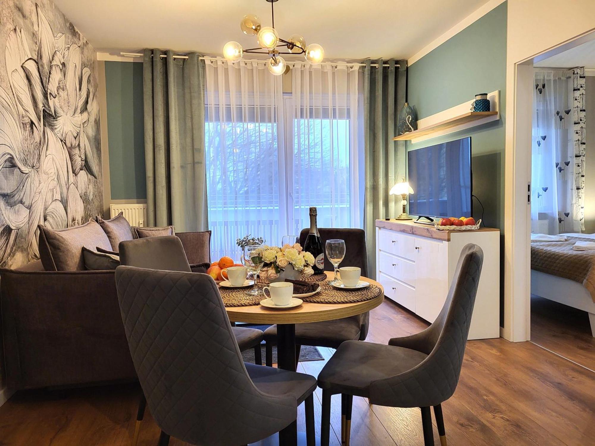 Miodowy Dom Exspanse Apartament 2 Lub 3 Pokoje Z Tarasem I Parkingiem Kolobrzeg Exterior photo
